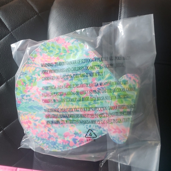 Lilly Pulitzer Catch The Wave Seashell Makeup Case - Picture 4 of 4